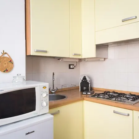 Genovahost - Low Cost Dall'acquario 4 *